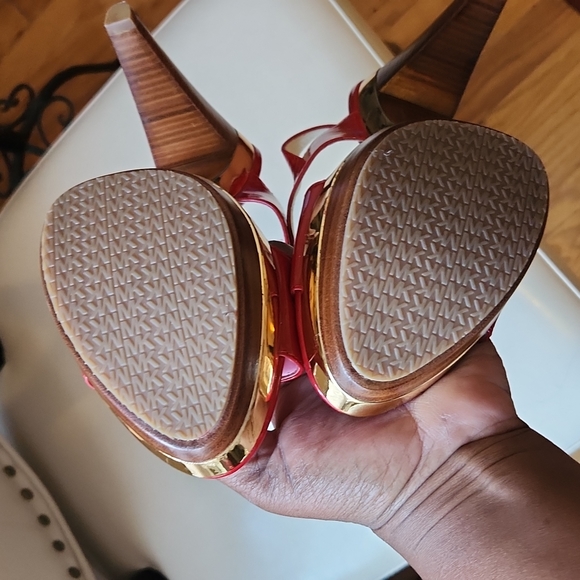 Shoes - Picture 3 of 4